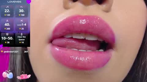 Snapshot of krysten_ritter2 chatting on 03.04.25 krys online show from 03.04.25