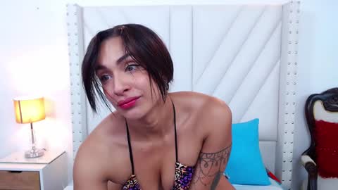 Snapshot of krystenfit chatting on 01.28.25 kristenfit online show from 01.28.25