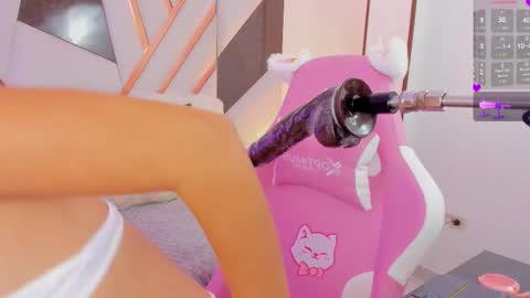 Snapshot of kuitty_sara chatting on 10.10.25 SARA online show from 10.10.25