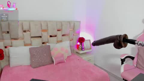 Snapshot of kuitty_sara chatting on 11.07.25 SARA online show from 11.07.25