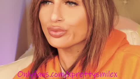 Snapshot of kxaxmichelle chatting on 12.04.24 Kick online show from 12.04.24