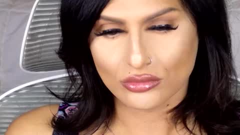 Snapshot of kxaxmichelle chatting on 10.22.25 Kick online show from 10.22.25