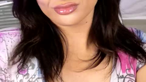 Snapshot of kxaxmichelle chatting on 01.12.26 Kick online show from 01.12.26