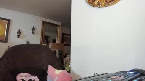 Snapshot of kyhara chatting on 01.26.25 kyhara online show from 01.26.25