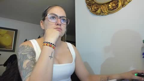 Snapshot of kyhara chatting on 01.31.25 kyhara online show from 01.31.25