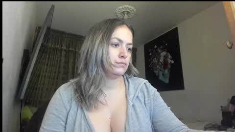 Snapshot of kyhara chatting on 10.16.25 kyhara online show from 10.16.25