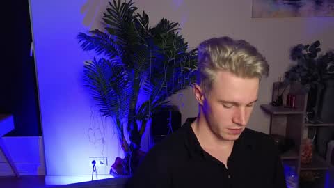 Snapshot of kyle_4u chatting on 01.04.25 Kyle online show from 01.04.25