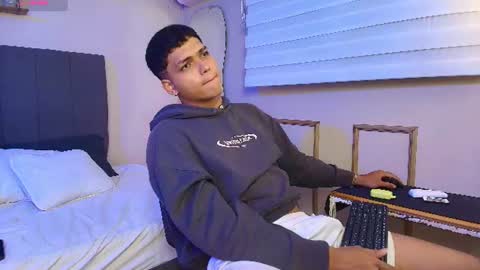 Kyliam online show from 07.12.26