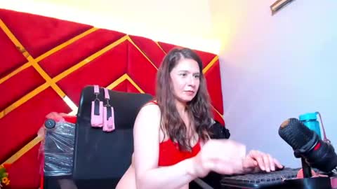 Snapshot of kylie_bloom chatting on 07.17.26 kylie_bloom online show from 07.17.26