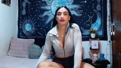 Snapshot of kylie_capricorn chatting on 09.19.25 kylie online show from 09.19.25