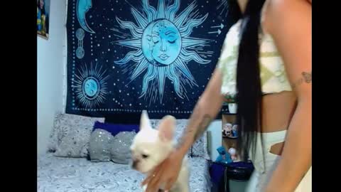 Snapshot of kylie_capricorn chatting on 11.23.25 kylie online show from 11.23.25