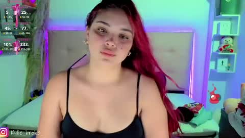 Snapshot of kylie_hottt_ chatting on 04.27.26 k ylie online show from 04.27.26