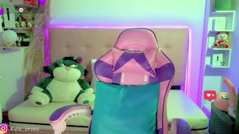 Snapshot of kylie_hottt_ chatting on 05.02.26 k ylie online show from 05.02.26