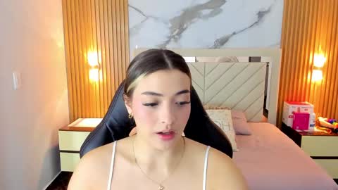 Snapshot of kylie_jones6 chatting on 09.10.25 KYLIE online show from 09.10.25