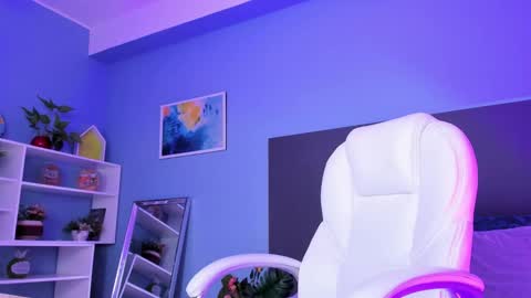 Kylie Reyes  online show from 02.05.25