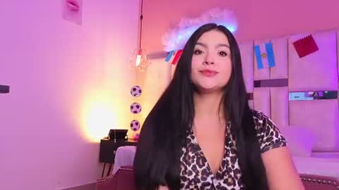 Snapshot of kylie_river chatting on 06.25.26 Kylie online show from 06.25.26