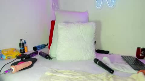 kylie Sttel online show from 12.31.24