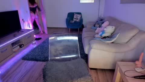 Snapshot of kylieety chatting on 09.20.25 KYLIE online show from 09.20.25