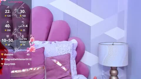 Snapshot of kyliemonnet chatting on 02.15.25 Kylie jl online show from 02.15.25