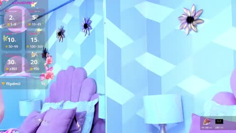 Snapshot of kyliemonnet chatting on 03.07.25 Kylie jl online show from 03.07.25