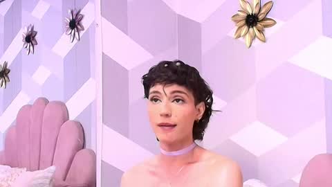 Snapshot of kyliemonnet chatting on 09.17.25 Kylie jl online show from 09.17.25