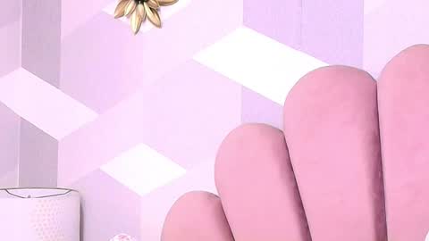 Snapshot of kyliemonnet chatting on 10.28.25 Kylie jl online show from 10.28.25