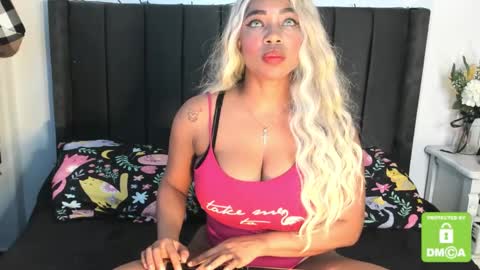 Snapshot of kyliewhiteboobs chatting on 02.25.25 kylie white boobs online show from 02.25.25