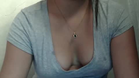 Snapshot of kyliexx98 chatting on 03.18.26 kylie online show from 03.18.26