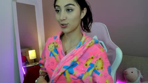 Kym Giraldo online show from 01.07.25