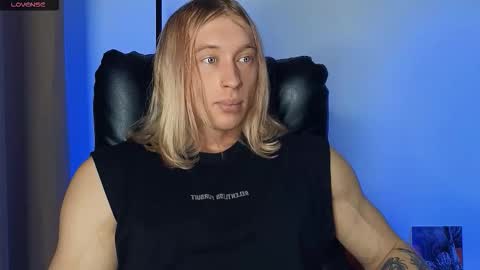 Snapshot of l_adonis_l chatting on 12.18.25 Adonis online show from 12.18.25