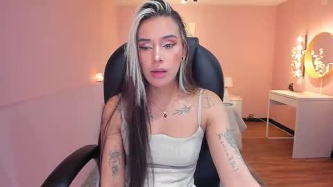 Snapshot of la_monitora chatting on 05.28.26 T A T I A N A online show from 05.28.26