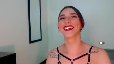 Snapshot of la_ratona_1 chatting on 02.08.25 AriSaray online show from 02.08.25