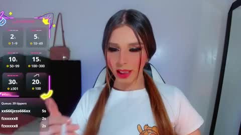 Snapshot of la_ratona_1 chatting on 10.06.25 AriSaray online show from 10.06.25