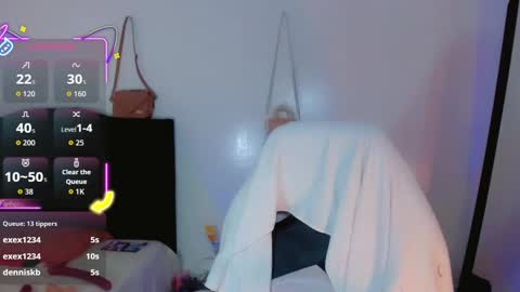 Snapshot of la_ratona_1 chatting on 10.08.25 AriSaray online show from 10.08.25