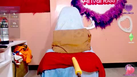 Snapshot of la_ratona_1 chatting on 11.18.25 AriSaray online show from 11.18.25