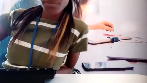 Snapshot of labimbo chatting on 12.21.24 labimbo online show from 12.21.24