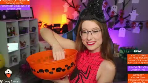 Lacey Bloom online show from 10.31.25