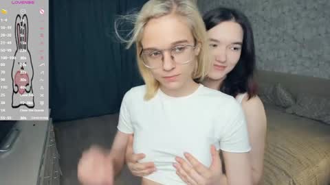 Violet and Isabel online show from 05.10.26