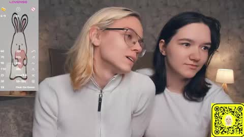 Violet and Isabel online show from 06.01.26