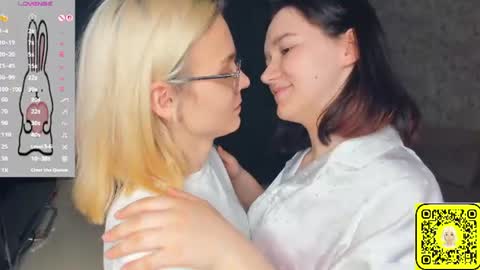 Violet and Isabel online show from 06.13.26