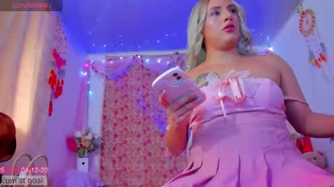 Snapshot of ladenandjuan chatting on 12.04.25 Laden And Juan online show from 12.04.25