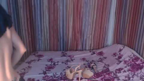 ladiekissesex online show from 02.20.25