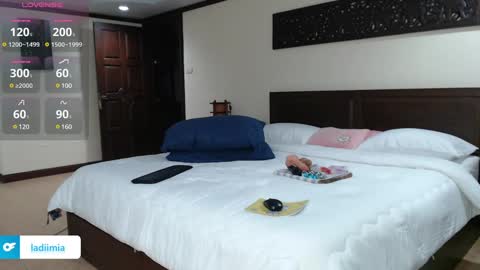 Mia online show from 12.04.24