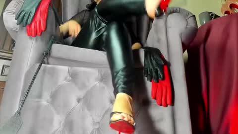 Snapshot of lady__leather chatting on 11.04.25 GoddessLeather online show from 11.04.25