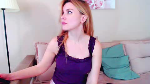 Snapshot of lady__moon__ chatting on 01.26.25 Lady moon online show from 01.26.25