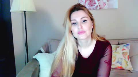 Snapshot of lady__moon__ chatting on 02.15.25 Lady moon online show from 02.15.25