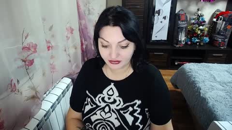 lady_boom_ online show from 12.23.24