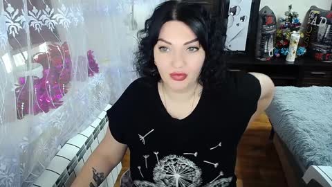 lady_boom_ online show from 01.17.25