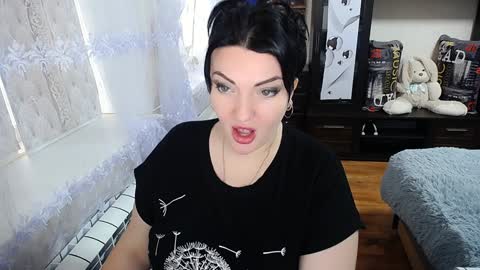 lady_boom_ online show from 01.28.25