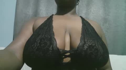 lady_dearra online show from 10.31.25